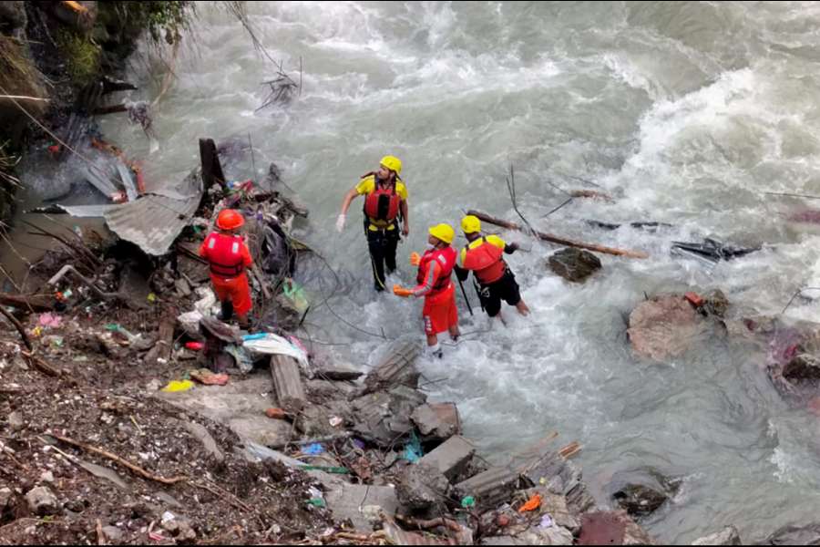 Gaurikund Landslide: रेस्क्यू अभियान के दौरान दो और शव बरामद, भूस्खलन में लापता 16 अन्य की तलाश जारी