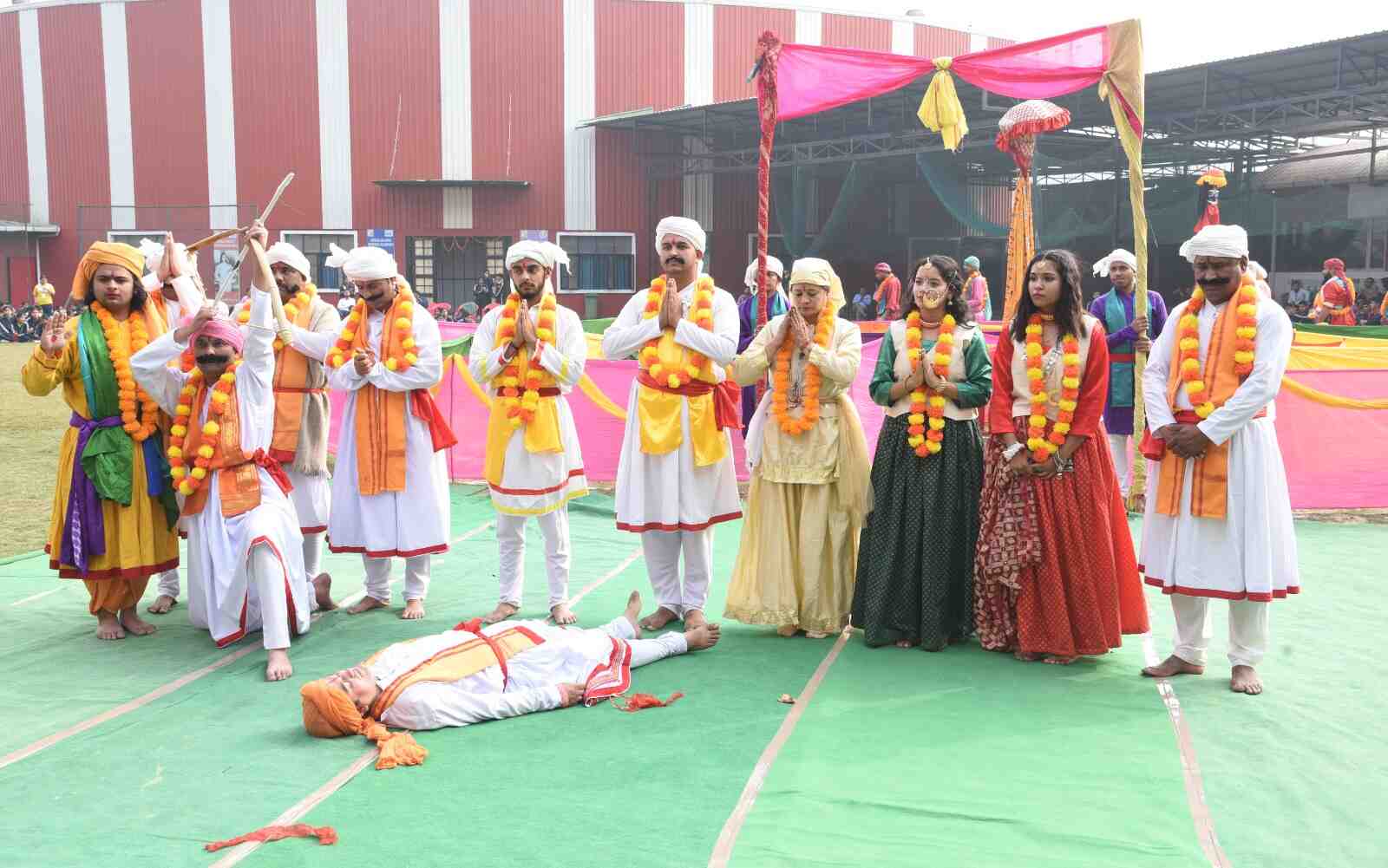 “जश्न-ए-विरासत” का शानदार समापन, सोशल बलूनी पब्लिक स्कूल में किया गया “चक्रव्यूह” का भव्य मंचन